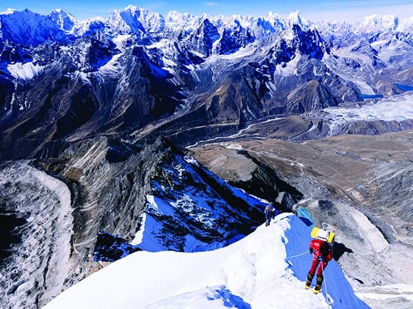 Cholatse Peak Climbing