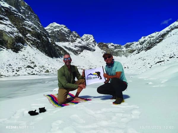 Herpa Guide With Climbing Member At Yajo I Ase Amp