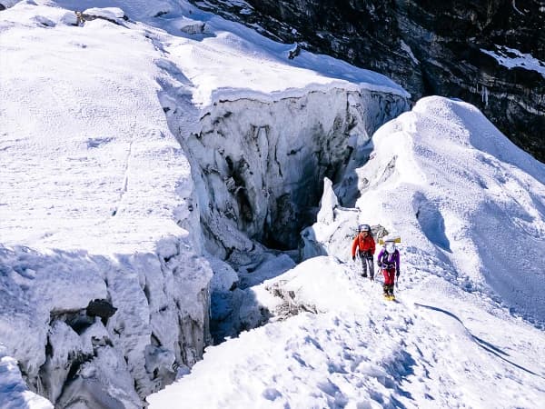 Traversing The Holatse Ce Fall En Route To Amp 1